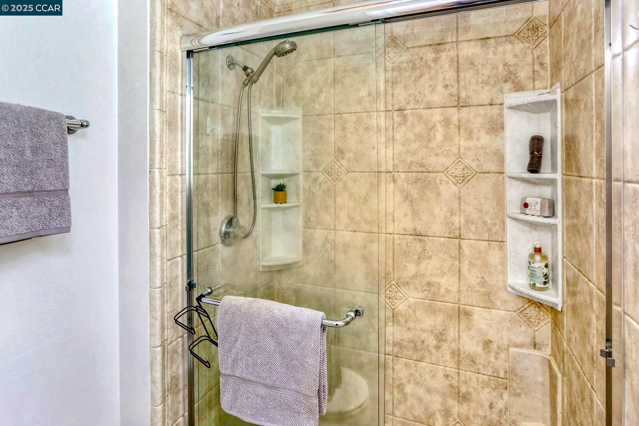 Detail Gallery Image 9 of 27 For 978 Shoal Dr, San Mateo,  CA 94404 - 3 Beds | 2/1 Baths
