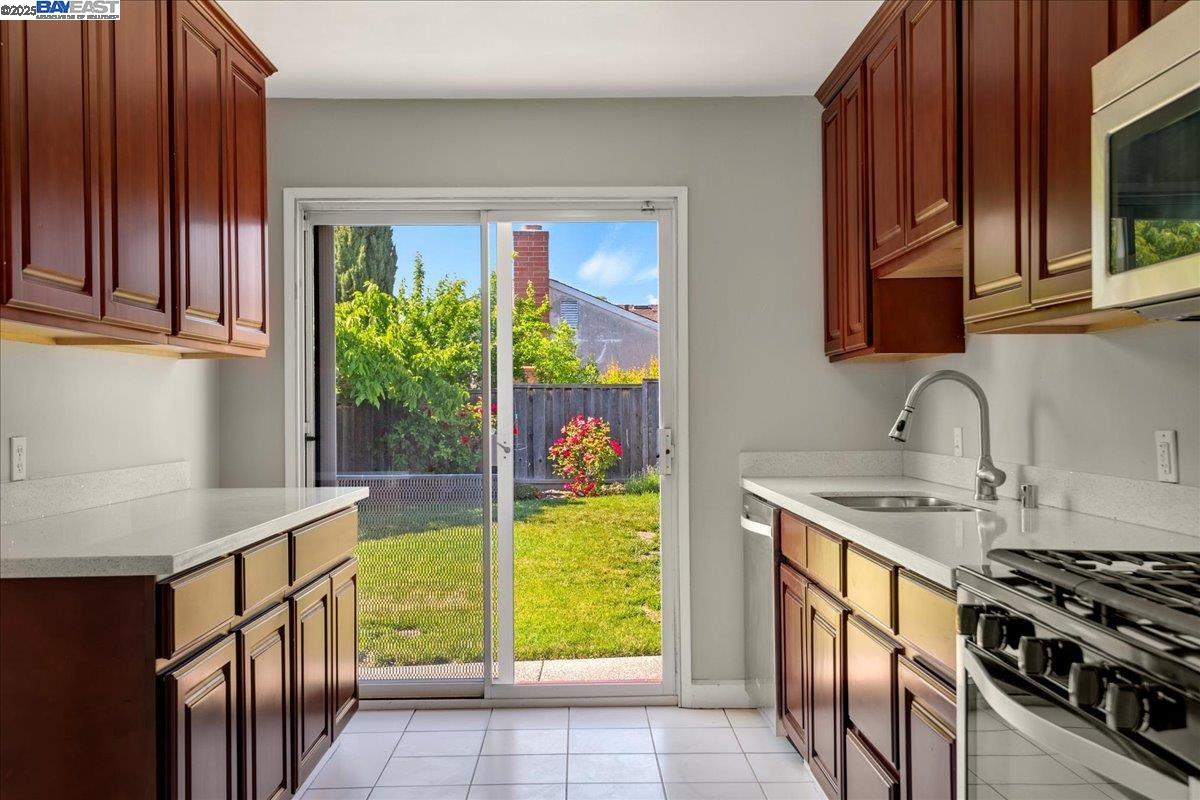 Detail Gallery Image 7 of 17 For 323 De Leon Ave, Fremont,  CA 94539 - 3 Beds | 1 Baths