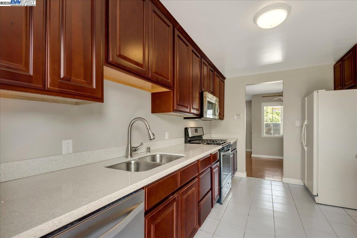 Detail Gallery Image 8 of 17 For 323 De Leon Ave, Fremont,  CA 94539 - 3 Beds | 1 Baths