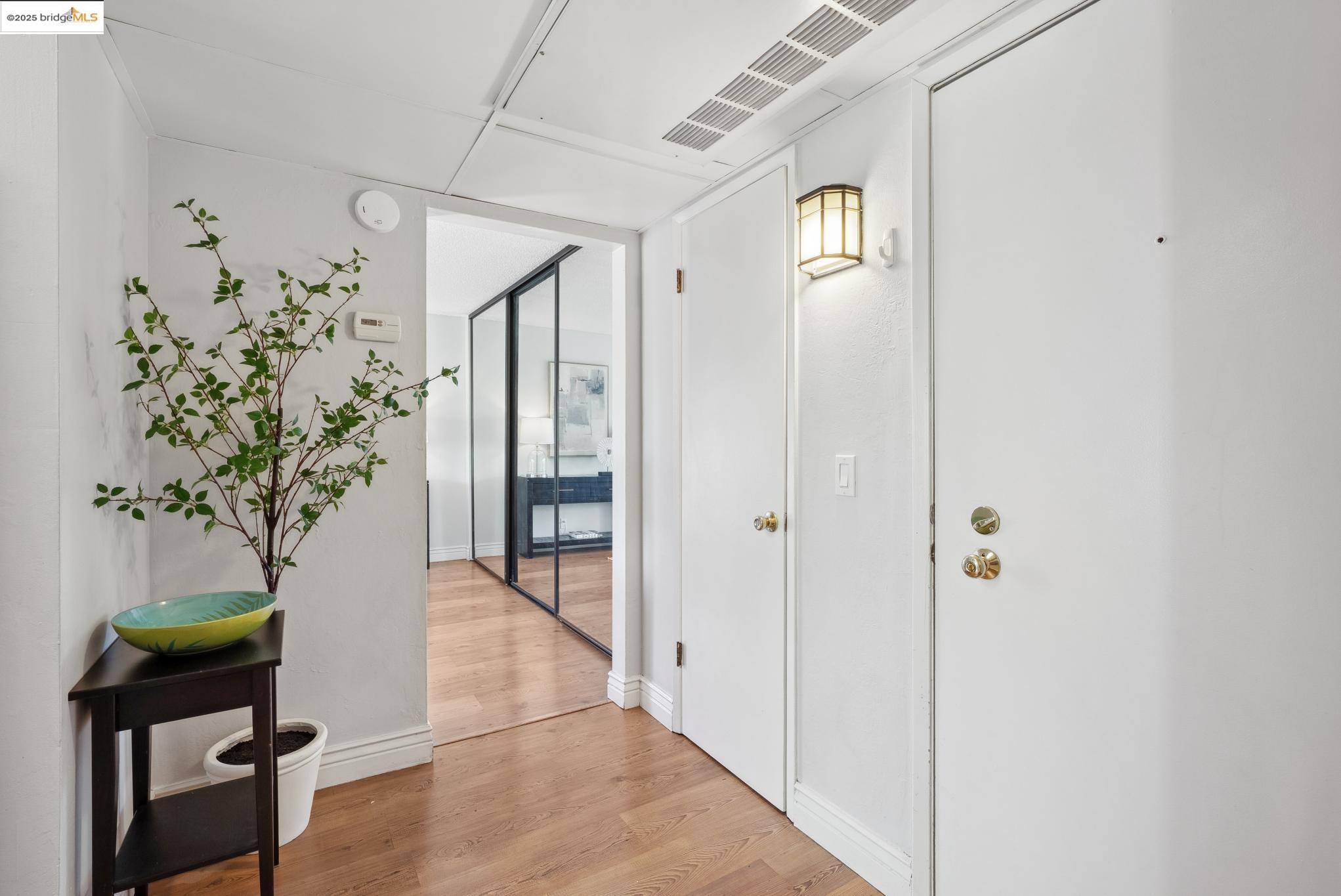 Detail Gallery Image 13 of 51 For 490 N. Civic Dr #505,  Walnut Creek,  CA 94596 - 1 Beds | 1 Baths