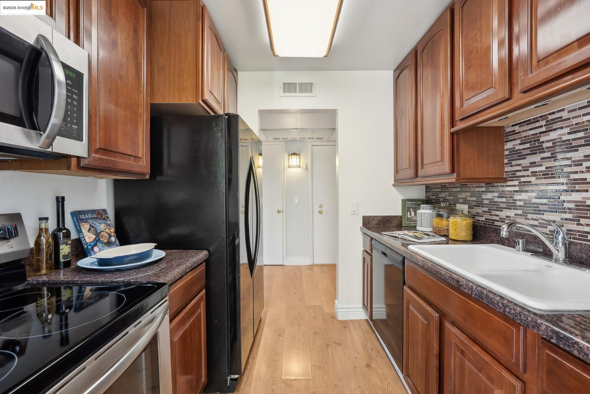 Detail Gallery Image 22 of 51 For 490 N. Civic Dr #505,  Walnut Creek,  CA 94596 - 1 Beds | 1 Baths
