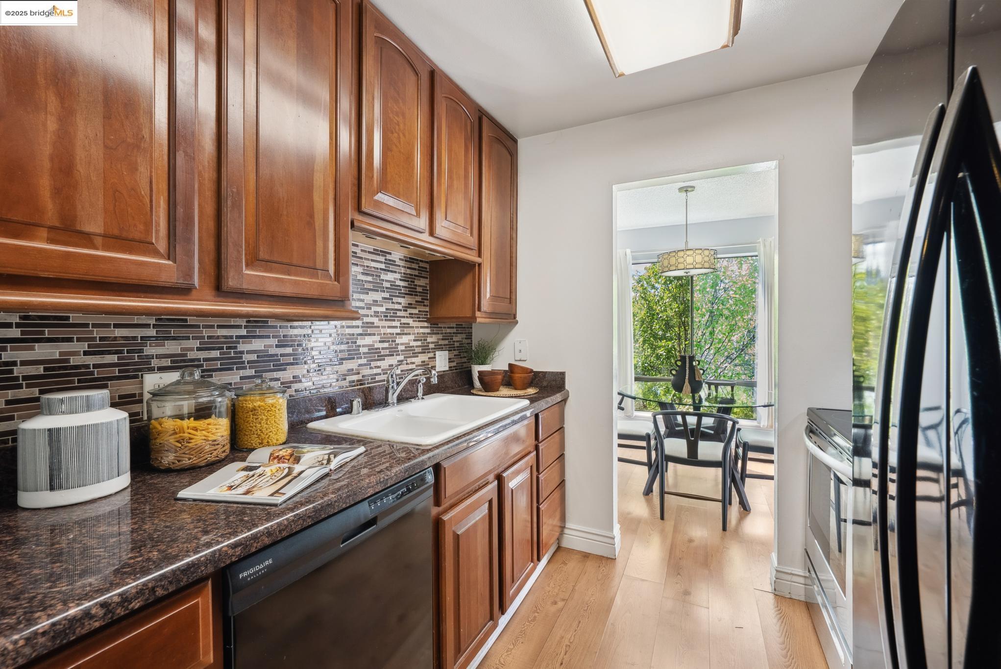 Detail Gallery Image 6 of 51 For 490 N. Civic Dr #505,  Walnut Creek,  CA 94596 - 1 Beds | 1 Baths