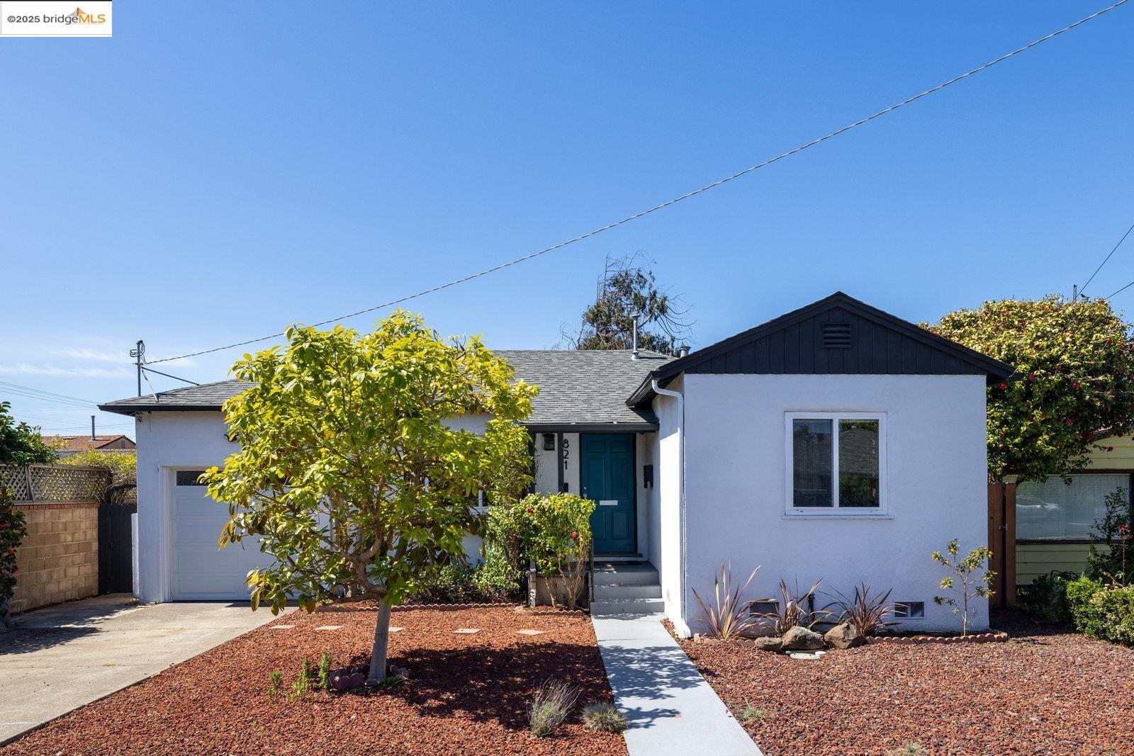 Detail Gallery Image 1 of 1 For 821 32nd St, Richmond,  CA 94804 - 3 Beds | 2 Baths