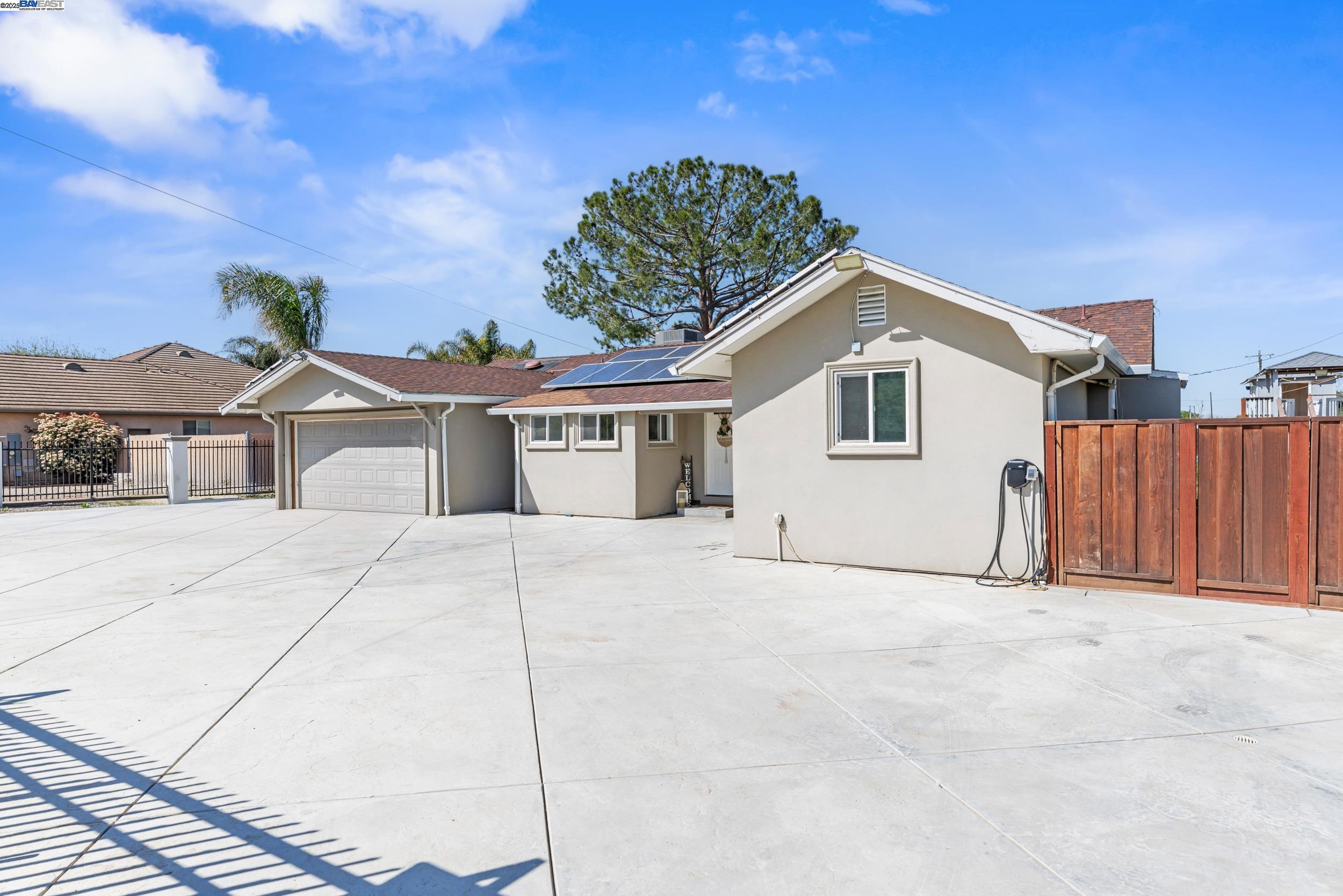 Detail Gallery Image 2 of 44 For 31145 S Koster Road, Tracy,  CA 95304 - 7 Beds | 4 Baths