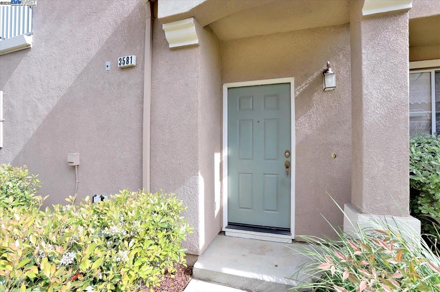 Detail Gallery Image 2 of 28 For 3581 Jasmine Cir, San Jose,  CA 95135 - 2 Beds | 2 Baths