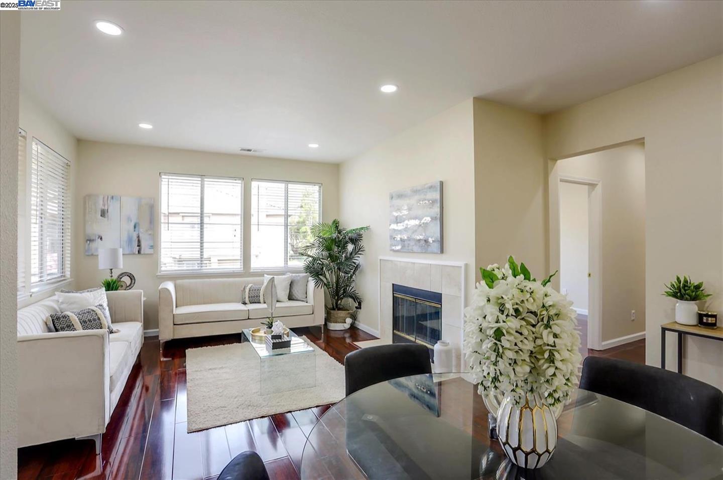 Detail Gallery Image 3 of 28 For 3581 Jasmine Cir, San Jose,  CA 95135 - 2 Beds | 2 Baths