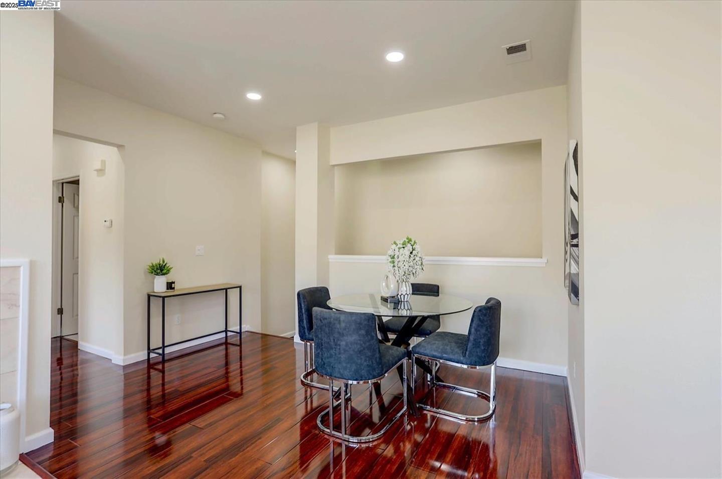 Detail Gallery Image 5 of 28 For 3581 Jasmine Cir, San Jose,  CA 95135 - 2 Beds | 2 Baths