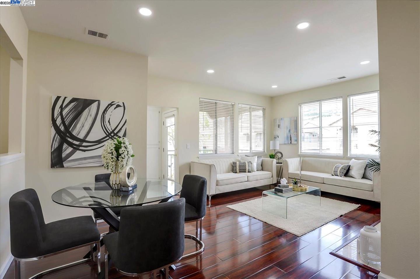 Detail Gallery Image 7 of 28 For 3581 Jasmine Cir, San Jose,  CA 95135 - 2 Beds | 2 Baths