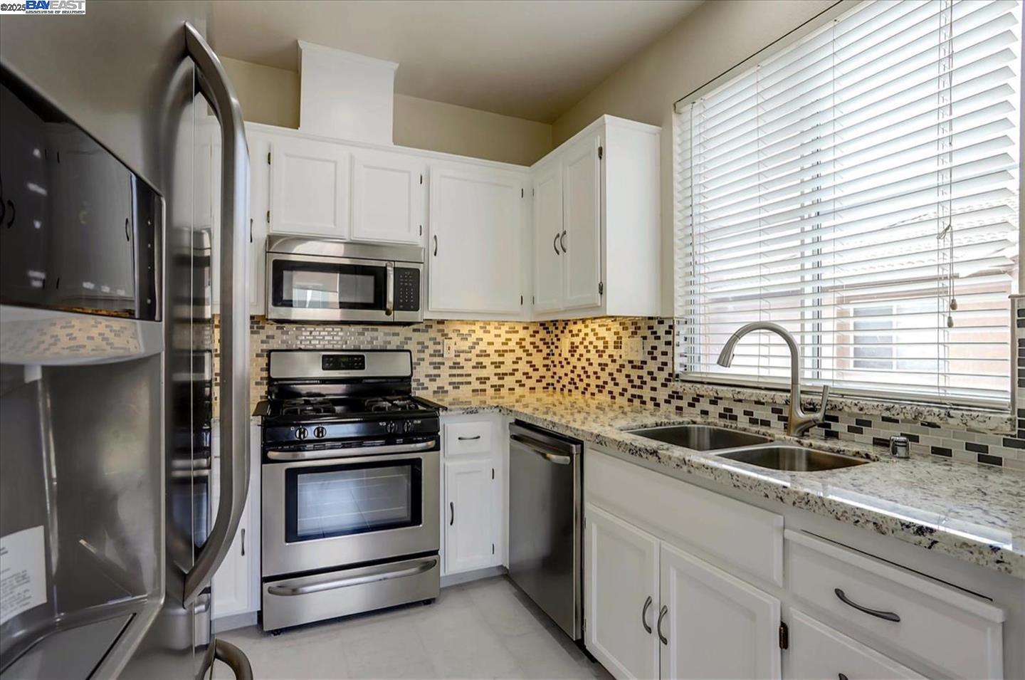 Detail Gallery Image 8 of 28 For 3581 Jasmine Cir, San Jose,  CA 95135 - 2 Beds | 2 Baths