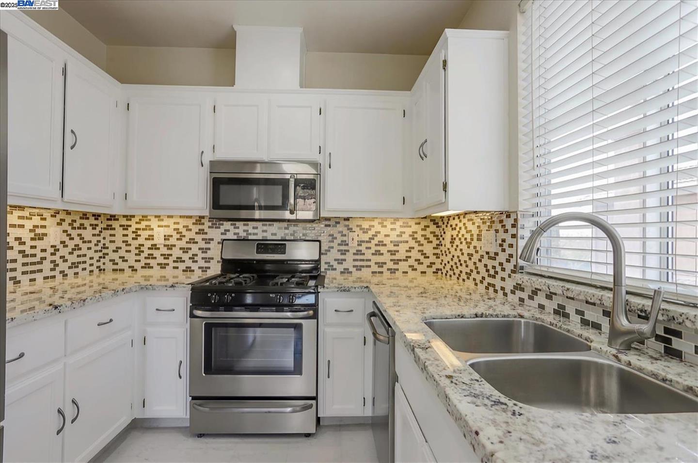 Detail Gallery Image 9 of 28 For 3581 Jasmine Cir, San Jose,  CA 95135 - 2 Beds | 2 Baths