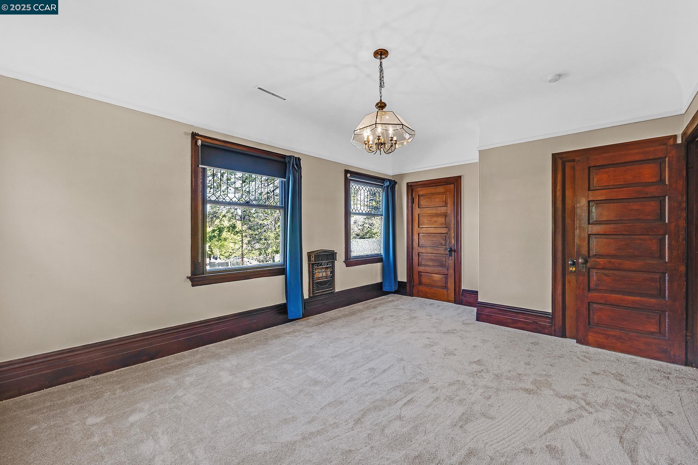 Detail Gallery Image 11 of 31 For 3102 Martin Luther King Jr Way, Berkeley,  CA 94703 - 4 Beds | 1 Baths