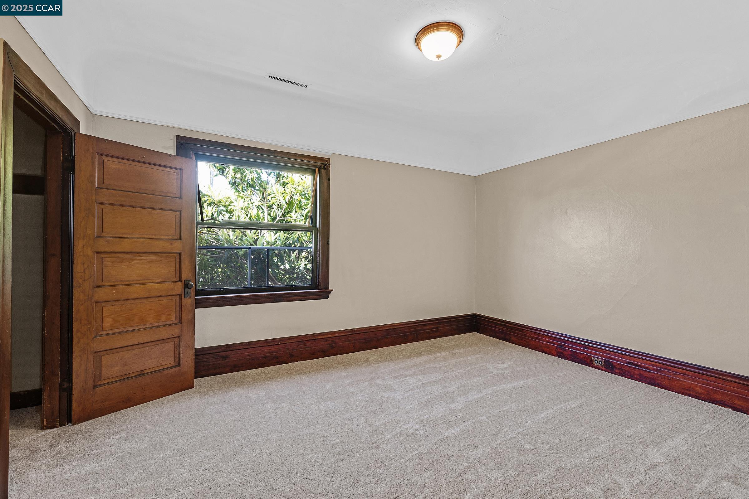 Detail Gallery Image 12 of 31 For 3102 Martin Luther King Jr Way, Berkeley,  CA 94703 - 4 Beds | 1 Baths