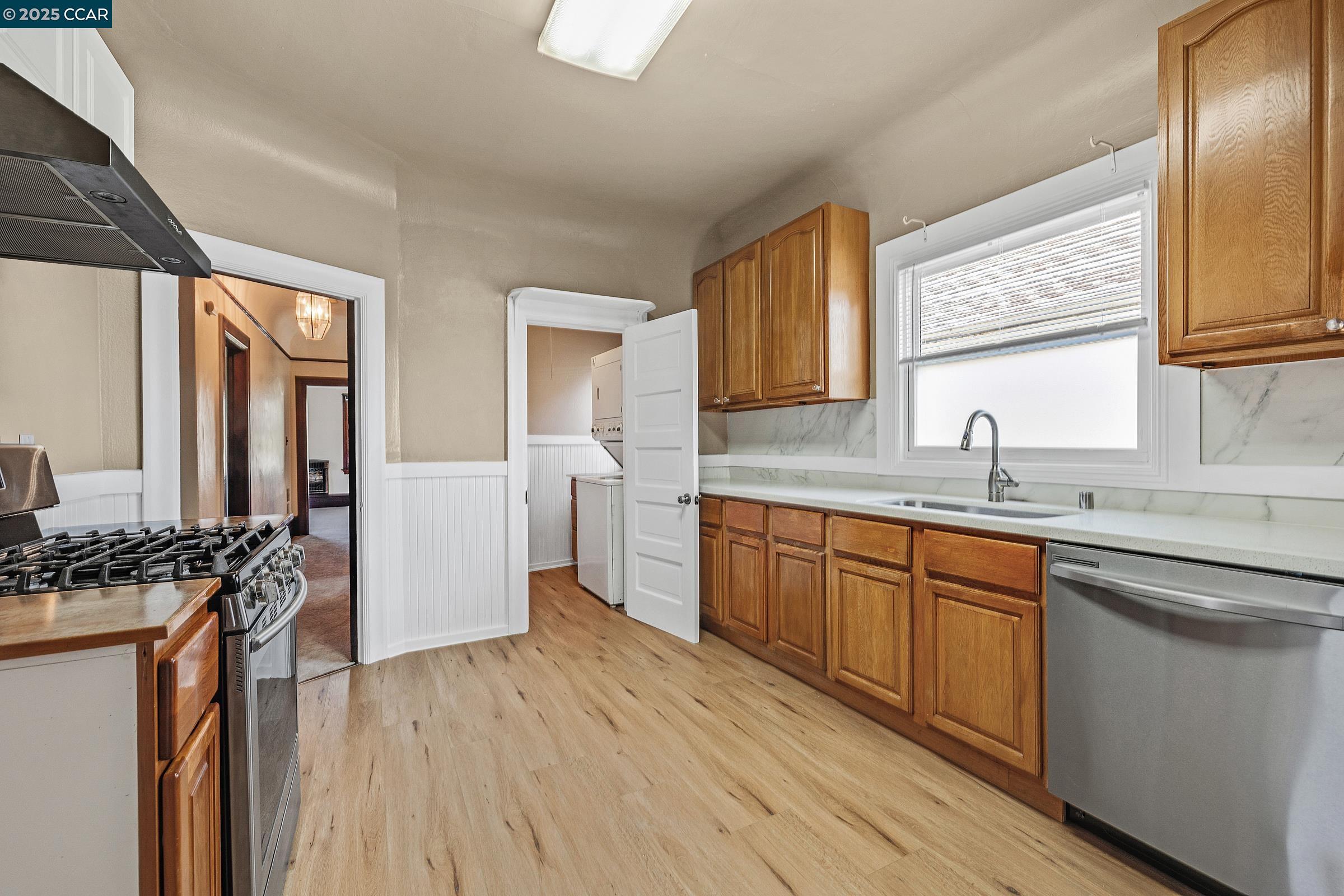 Detail Gallery Image 24 of 31 For 3102 Martin Luther King Jr Way, Berkeley,  CA 94703 - 4 Beds | 1 Baths