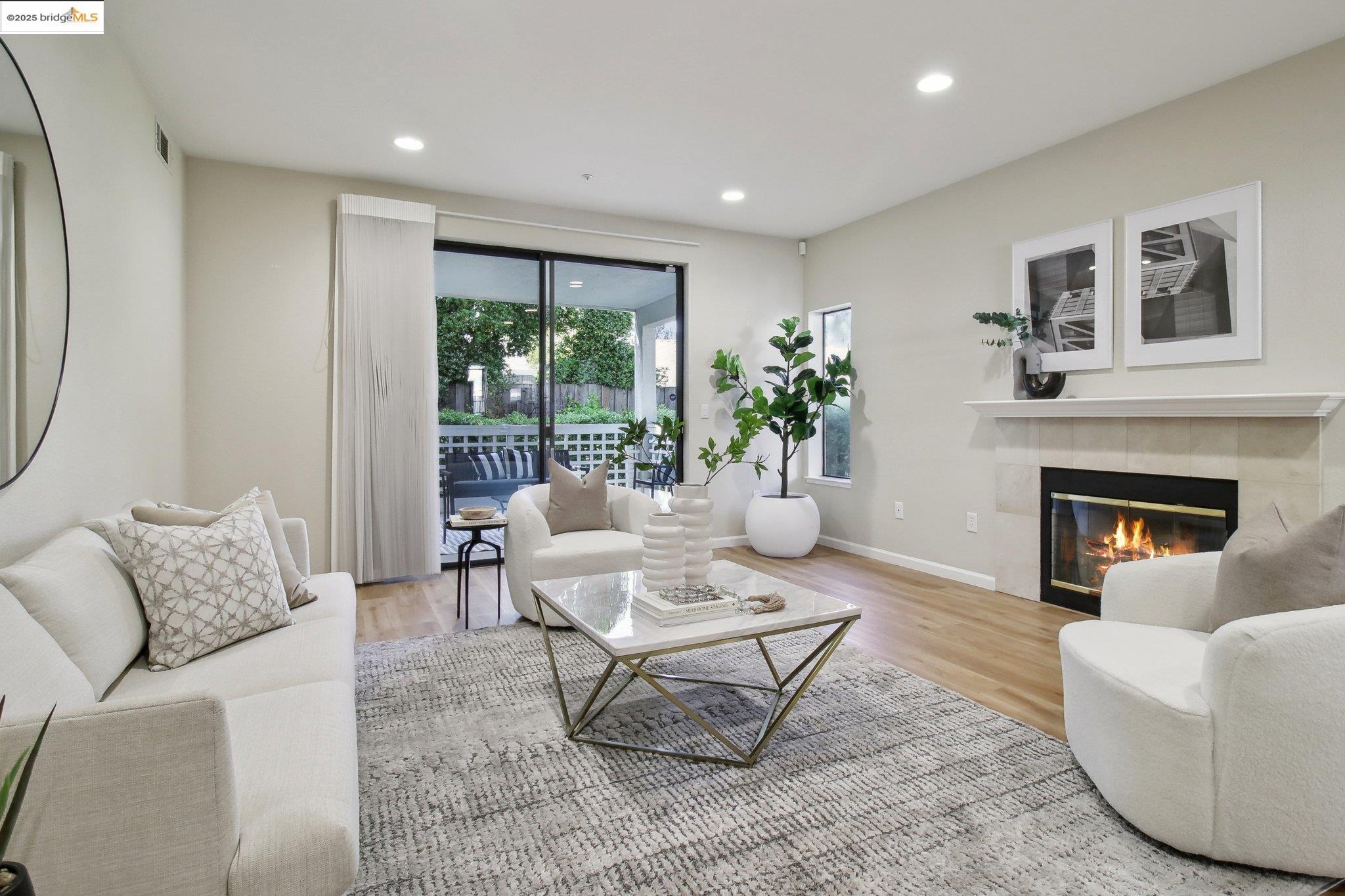 Detail Gallery Image 1 of 1 For 2584 Oak Rd #122,  Walnut Creek,  CA 94597 - 2 Beds | 2 Baths