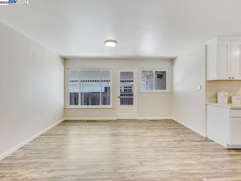 Detail Gallery Image 21 of 51 For 3037 Greenview Dr, Castro Valley,  CA 94546 - 3 Beds | 2 Baths