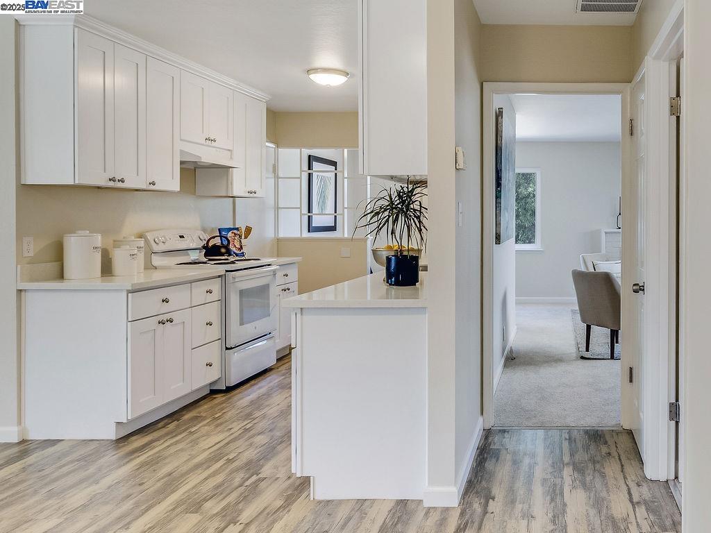 Detail Gallery Image 23 of 51 For 3037 Greenview Dr, Castro Valley,  CA 94546 - 3 Beds | 2 Baths