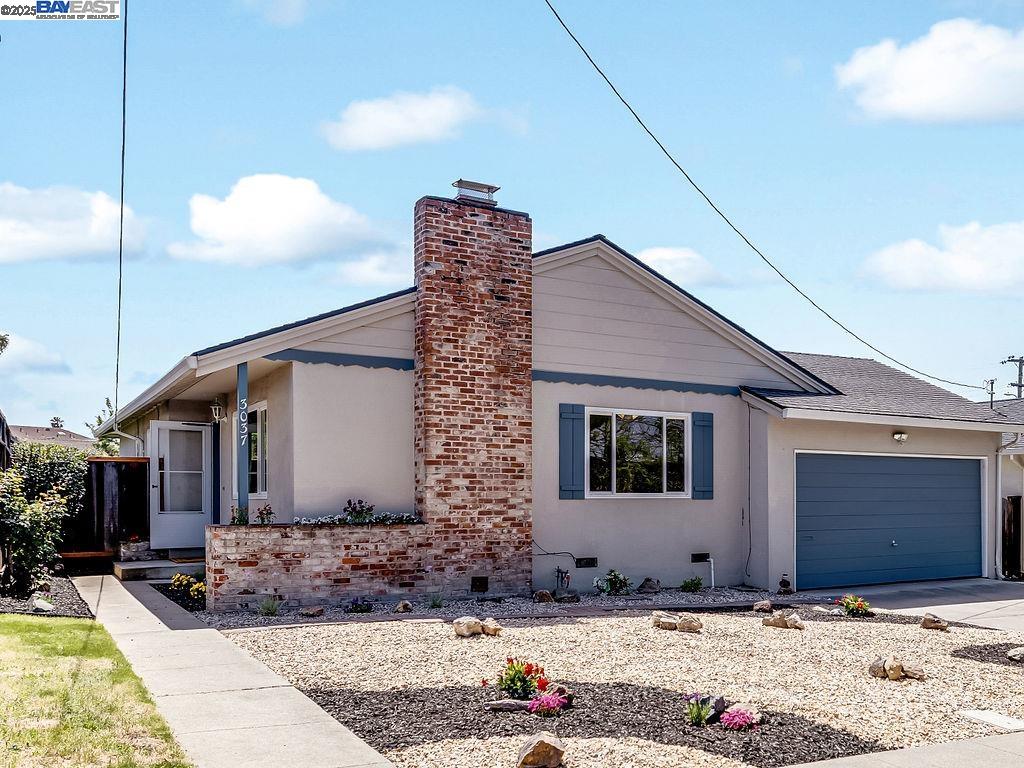 Detail Gallery Image 4 of 51 For 3037 Greenview Dr, Castro Valley,  CA 94546 - 3 Beds | 2 Baths
