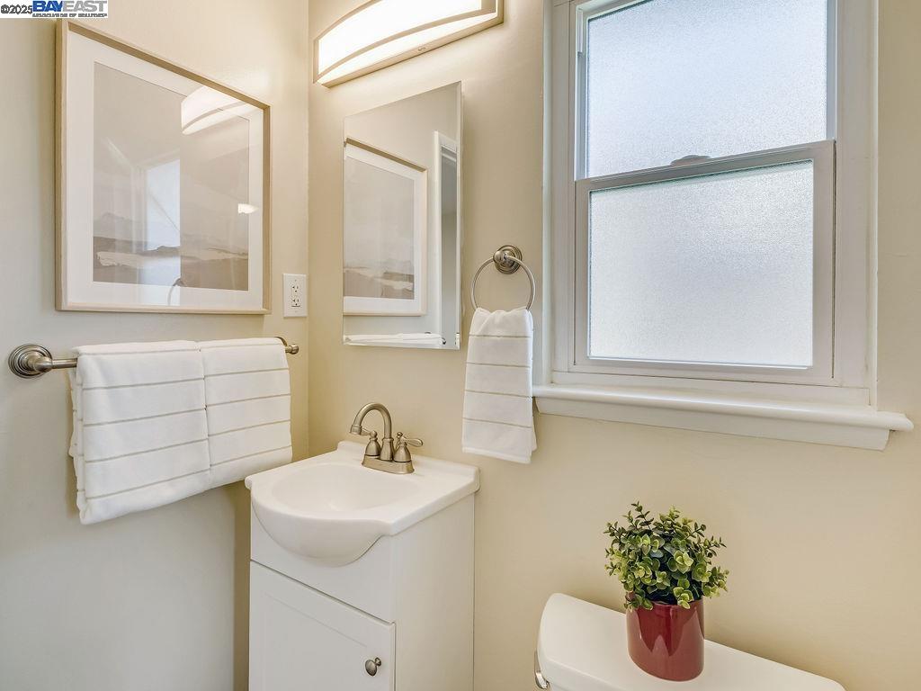Detail Gallery Image 34 of 51 For 3037 Greenview Dr, Castro Valley,  CA 94546 - 3 Beds | 2 Baths