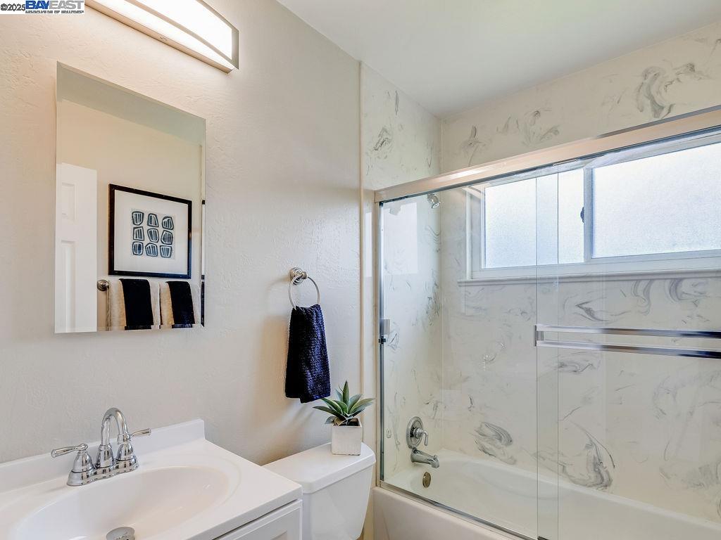 Detail Gallery Image 39 of 51 For 3037 Greenview Dr, Castro Valley,  CA 94546 - 3 Beds | 2 Baths