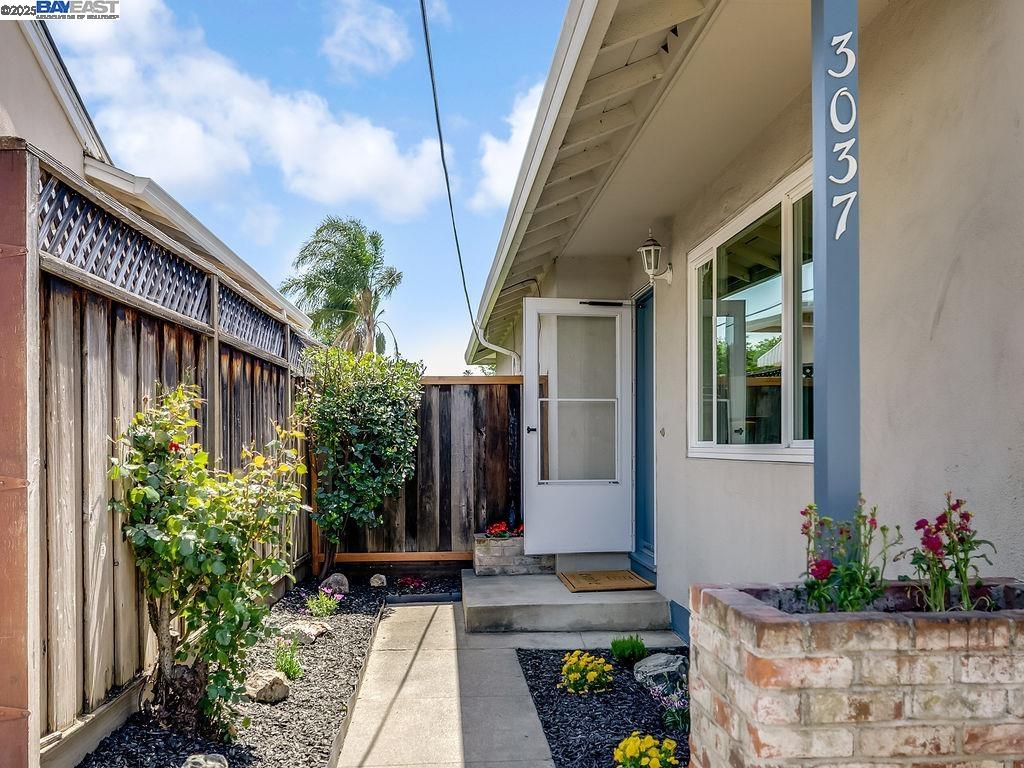 Detail Gallery Image 6 of 51 For 3037 Greenview Dr, Castro Valley,  CA 94546 - 3 Beds | 2 Baths