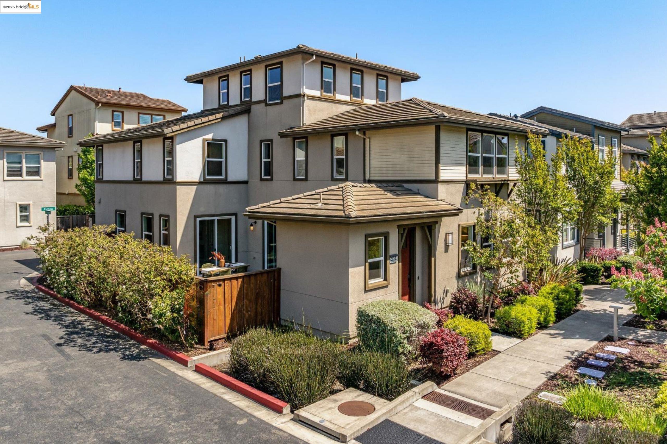 Detail Gallery Image 1 of 60 For 2759 Aschow Ln, Alameda,  CA 94501 - 5 Beds | 4/1 Baths