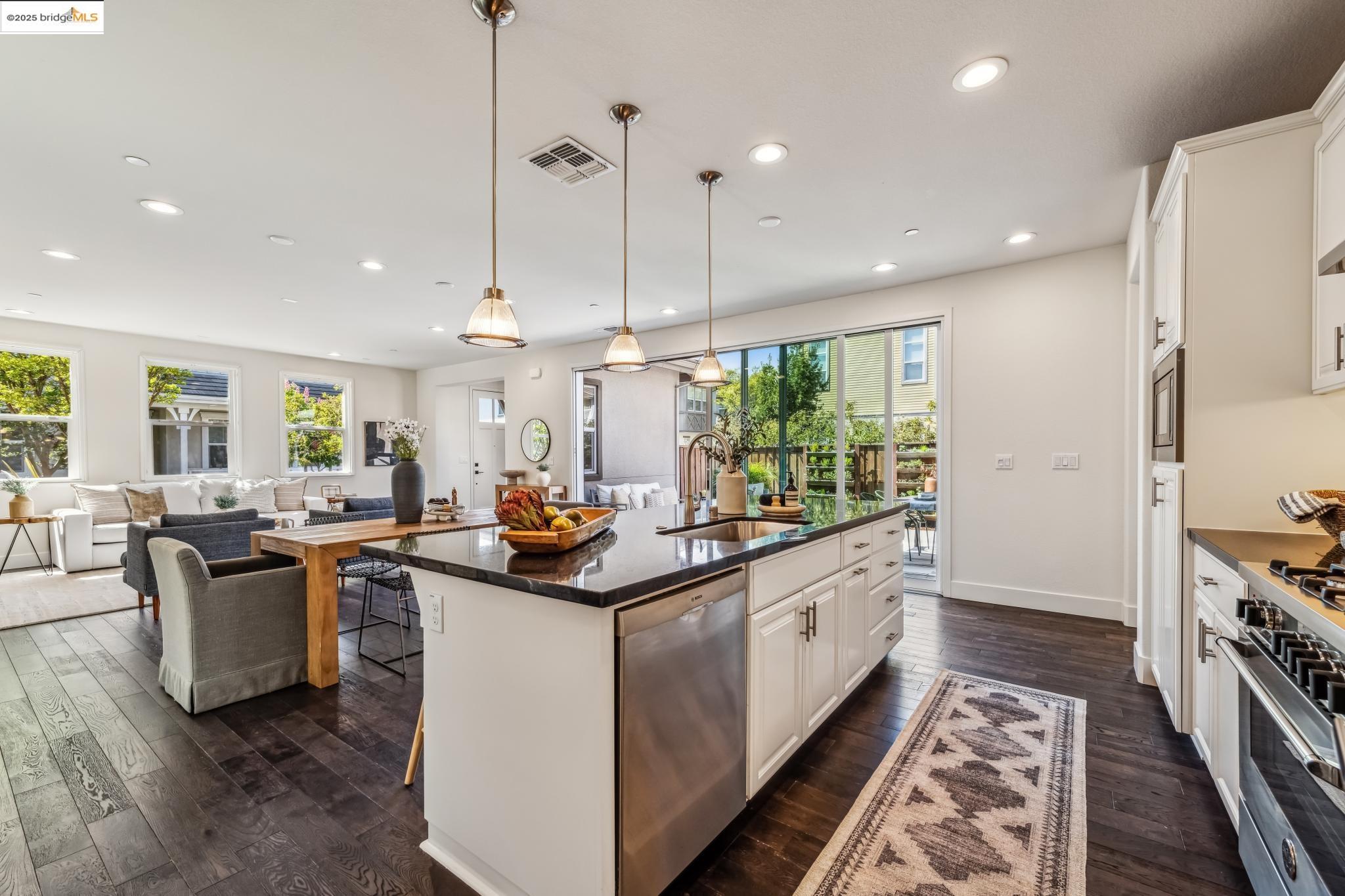 Detail Gallery Image 11 of 60 For 2759 Aschow Ln, Alameda,  CA 94501 - 5 Beds | 4/1 Baths