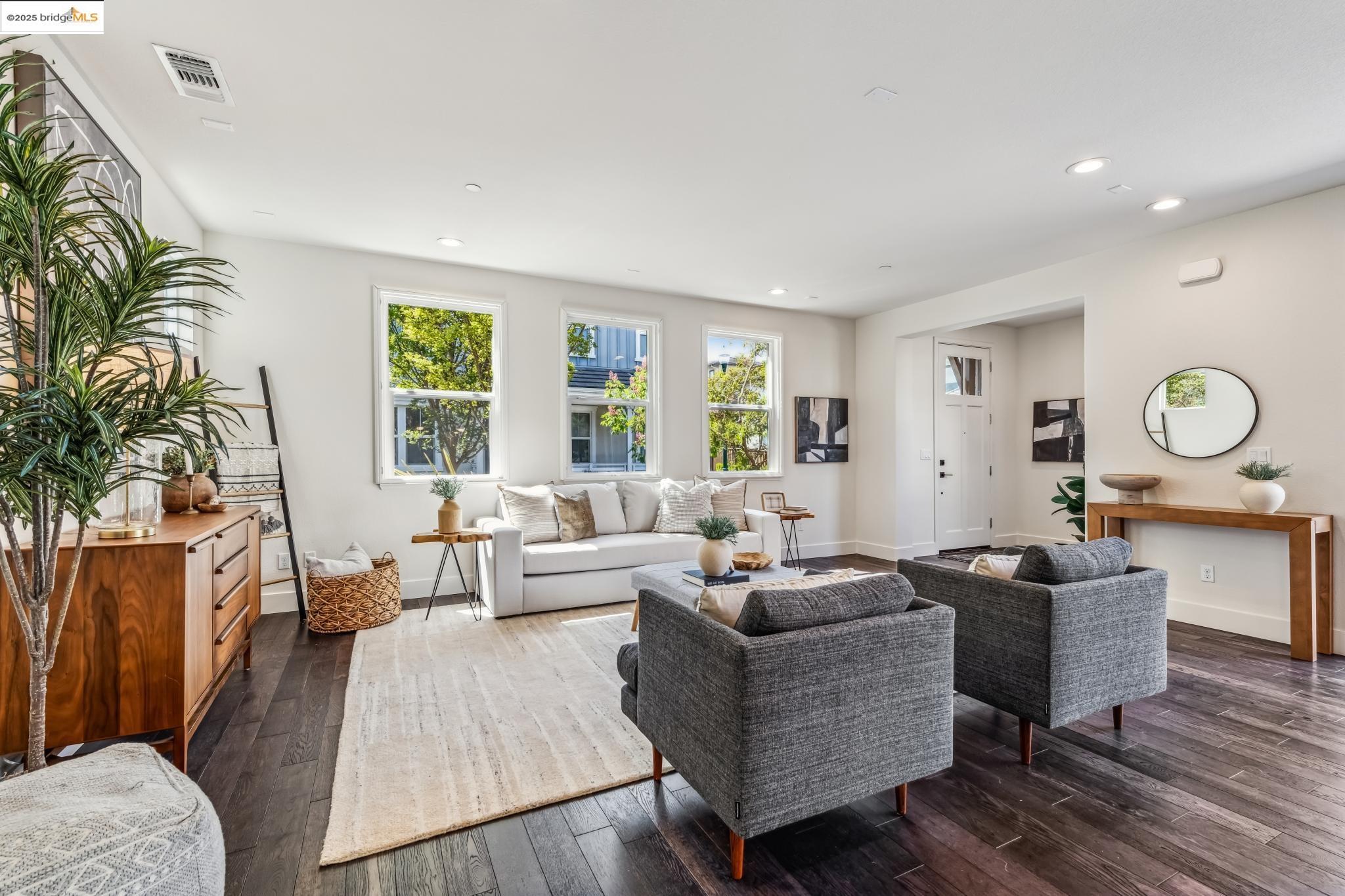 Detail Gallery Image 4 of 60 For 2759 Aschow Ln, Alameda,  CA 94501 - 5 Beds | 4/1 Baths