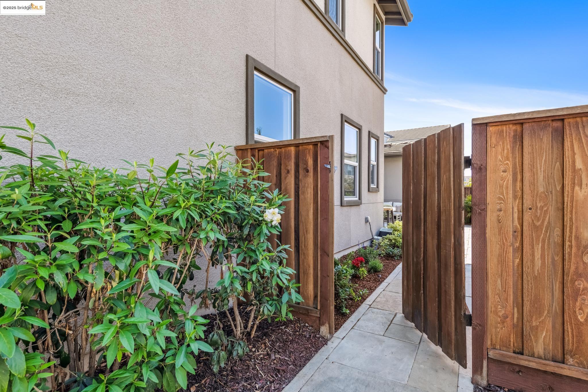Detail Gallery Image 36 of 60 For 2759 Aschow Ln, Alameda,  CA 94501 - 5 Beds | 4/1 Baths