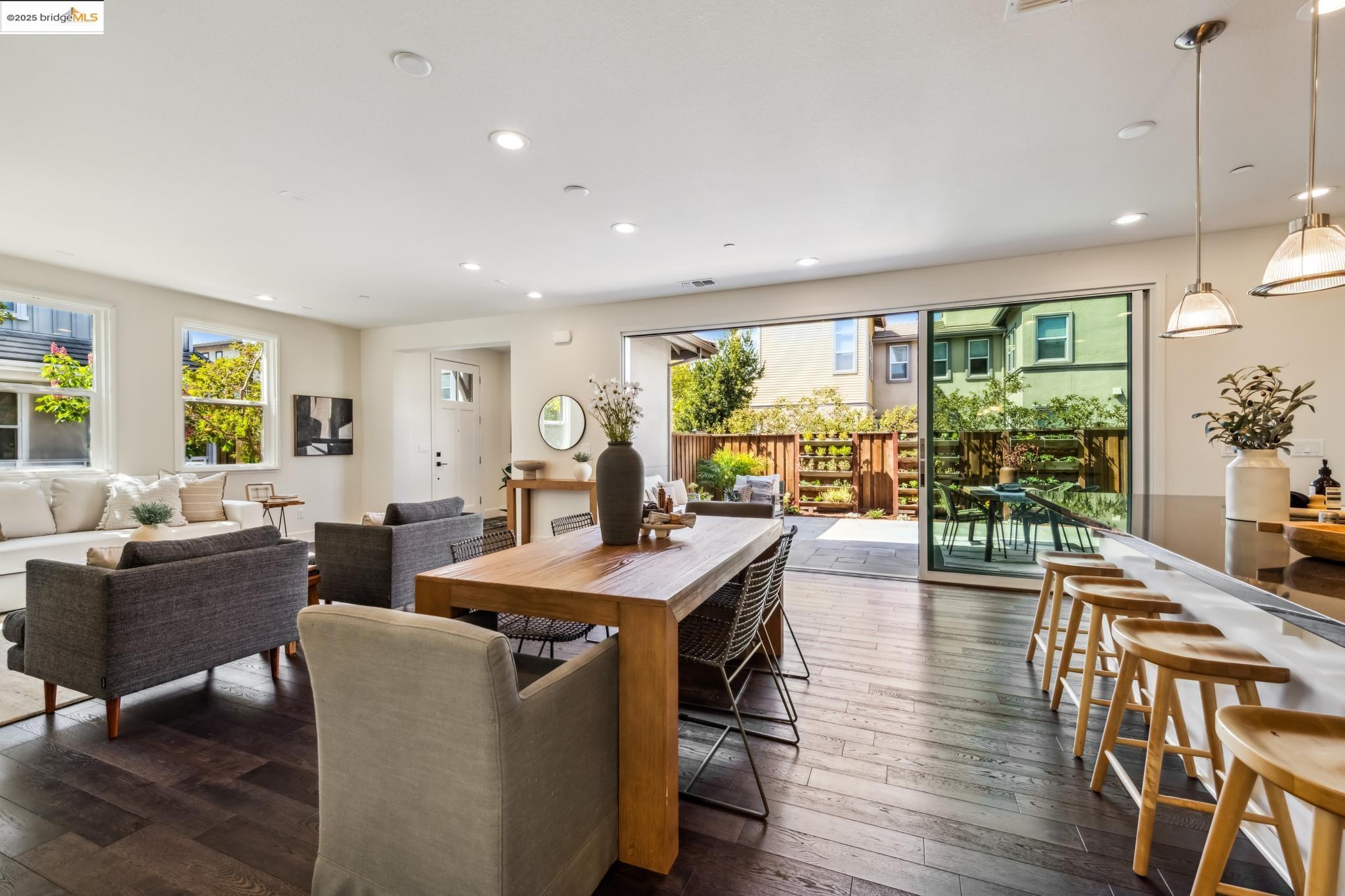 Detail Gallery Image 6 of 60 For 2759 Aschow Ln, Alameda,  CA 94501 - 5 Beds | 4/1 Baths