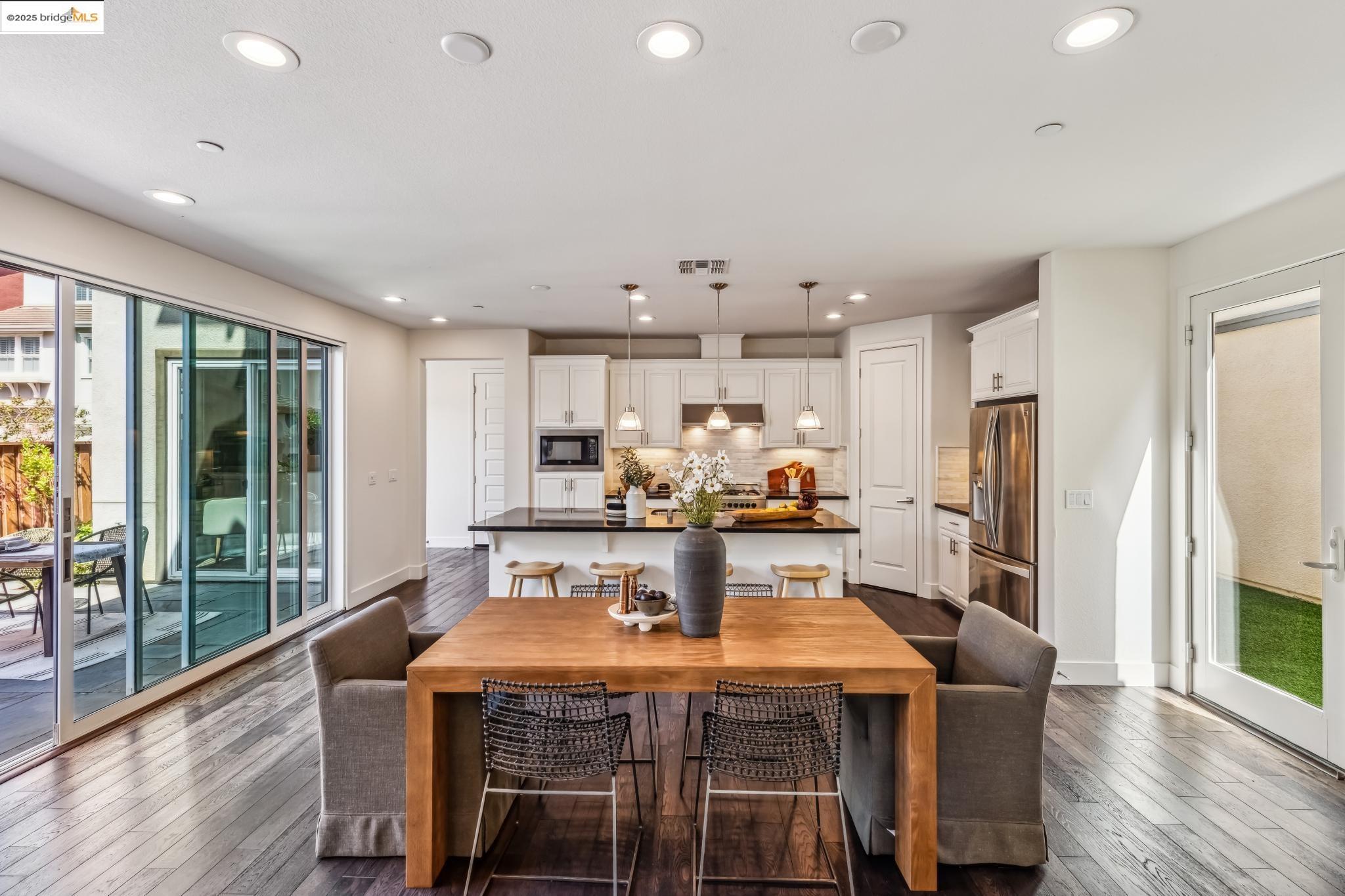 Detail Gallery Image 7 of 60 For 2759 Aschow Ln, Alameda,  CA 94501 - 5 Beds | 4/1 Baths