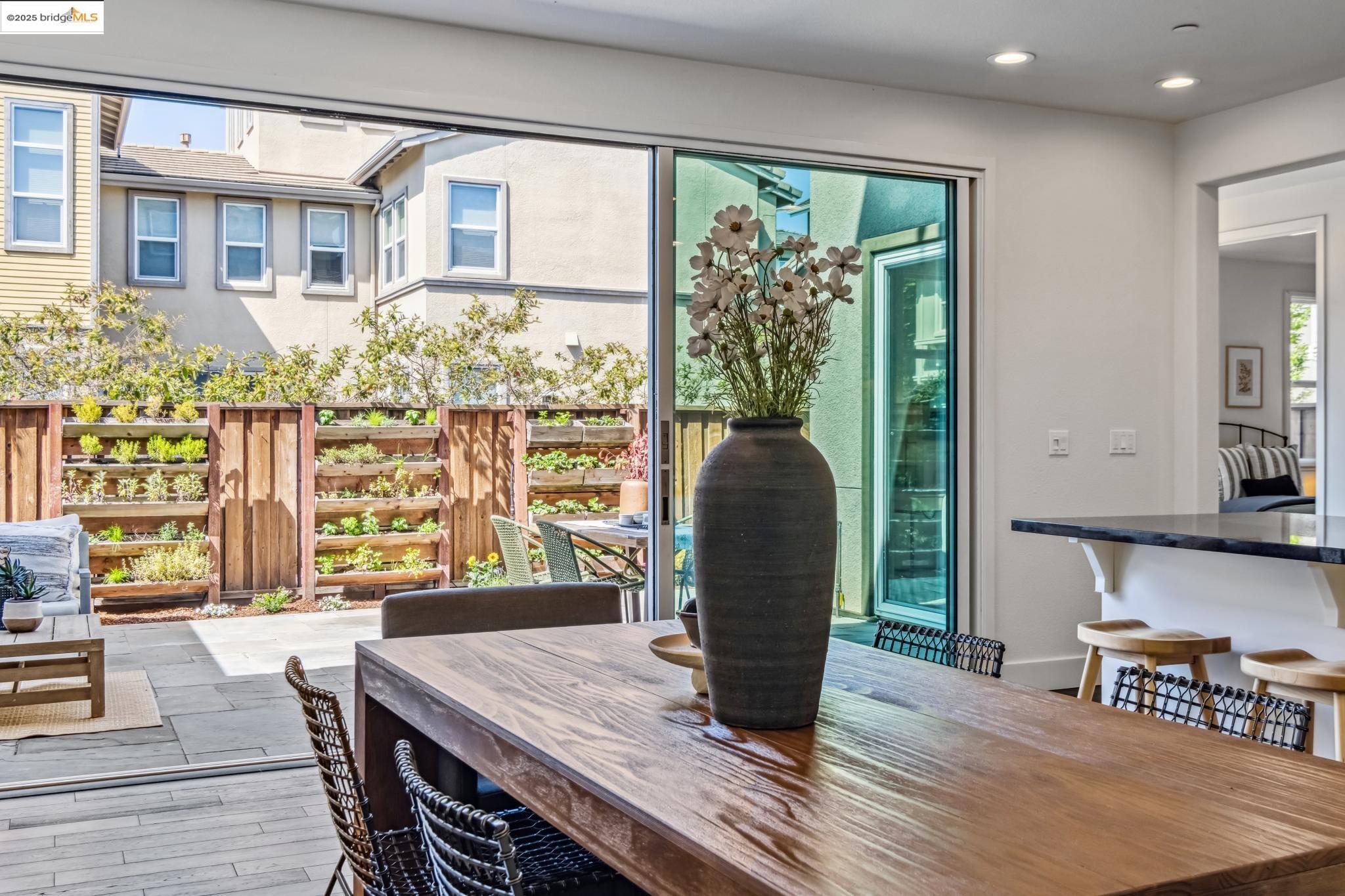 Detail Gallery Image 8 of 60 For 2759 Aschow Ln, Alameda,  CA 94501 - 5 Beds | 4/1 Baths