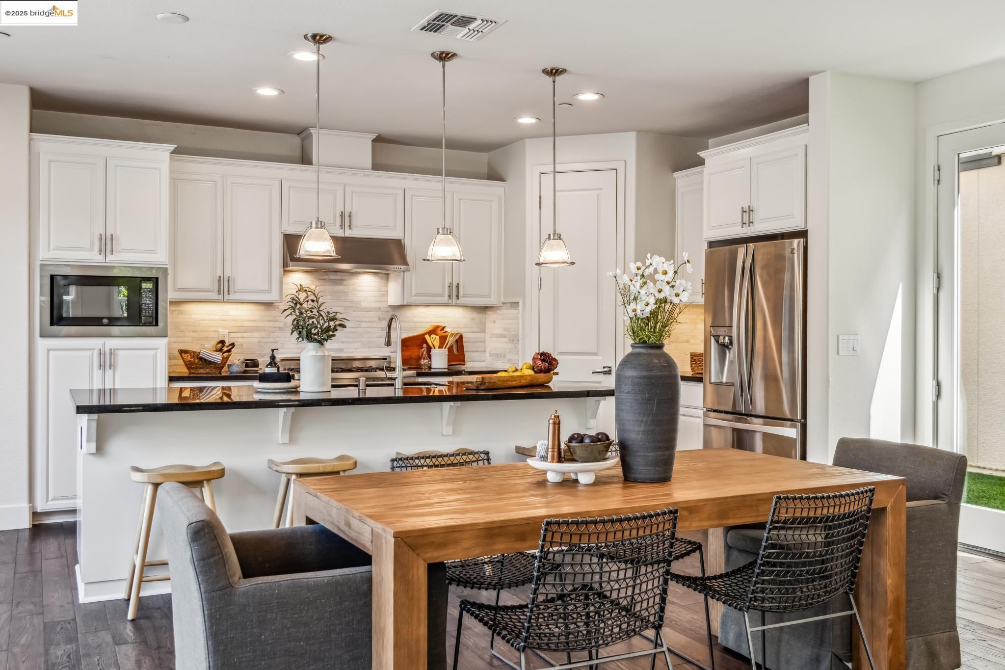 Detail Gallery Image 9 of 60 For 2759 Aschow Ln, Alameda,  CA 94501 - 5 Beds | 4/1 Baths