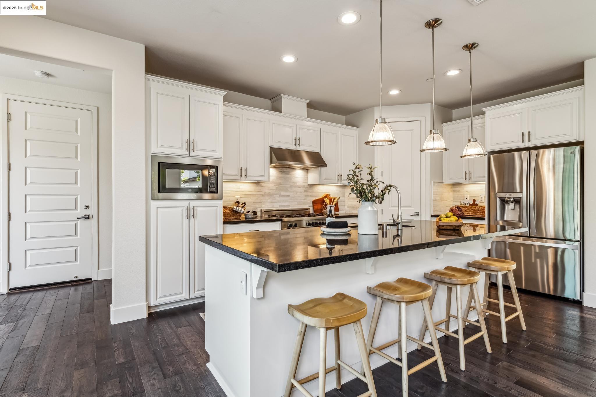 Detail Gallery Image 10 of 60 For 2759 Aschow Ln, Alameda,  CA 94501 - 5 Beds | 4/1 Baths