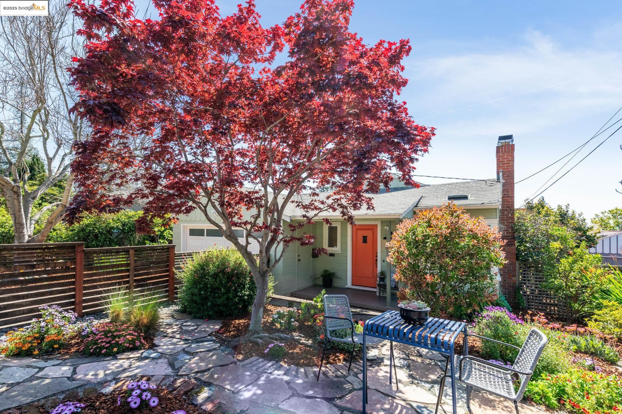 Detail Gallery Image 1 of 1 For 4217 Tompkins Ave, Oakland,  CA 94619 - 2 Beds | 1 Baths