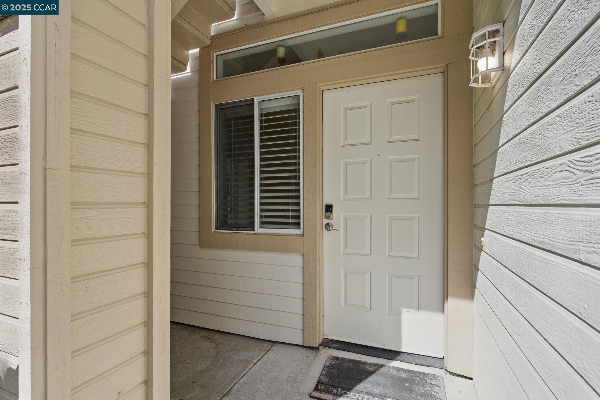 Detail Gallery Image 2 of 25 For 209 Palermo, Hercules,  CA 94547 - 2 Beds | 2 Baths