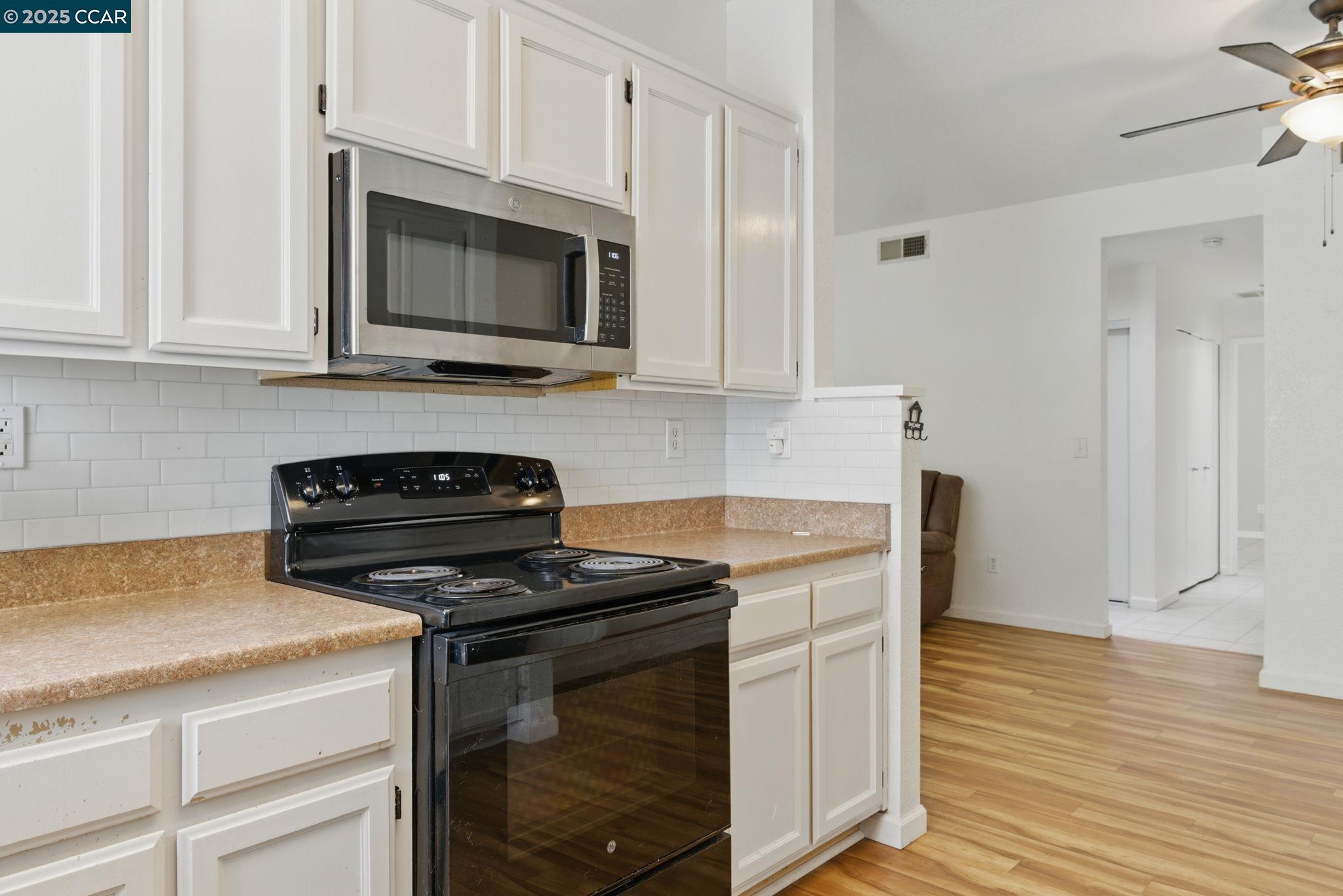 Detail Gallery Image 14 of 25 For 209 Palermo, Hercules,  CA 94547 - 2 Beds | 2 Baths