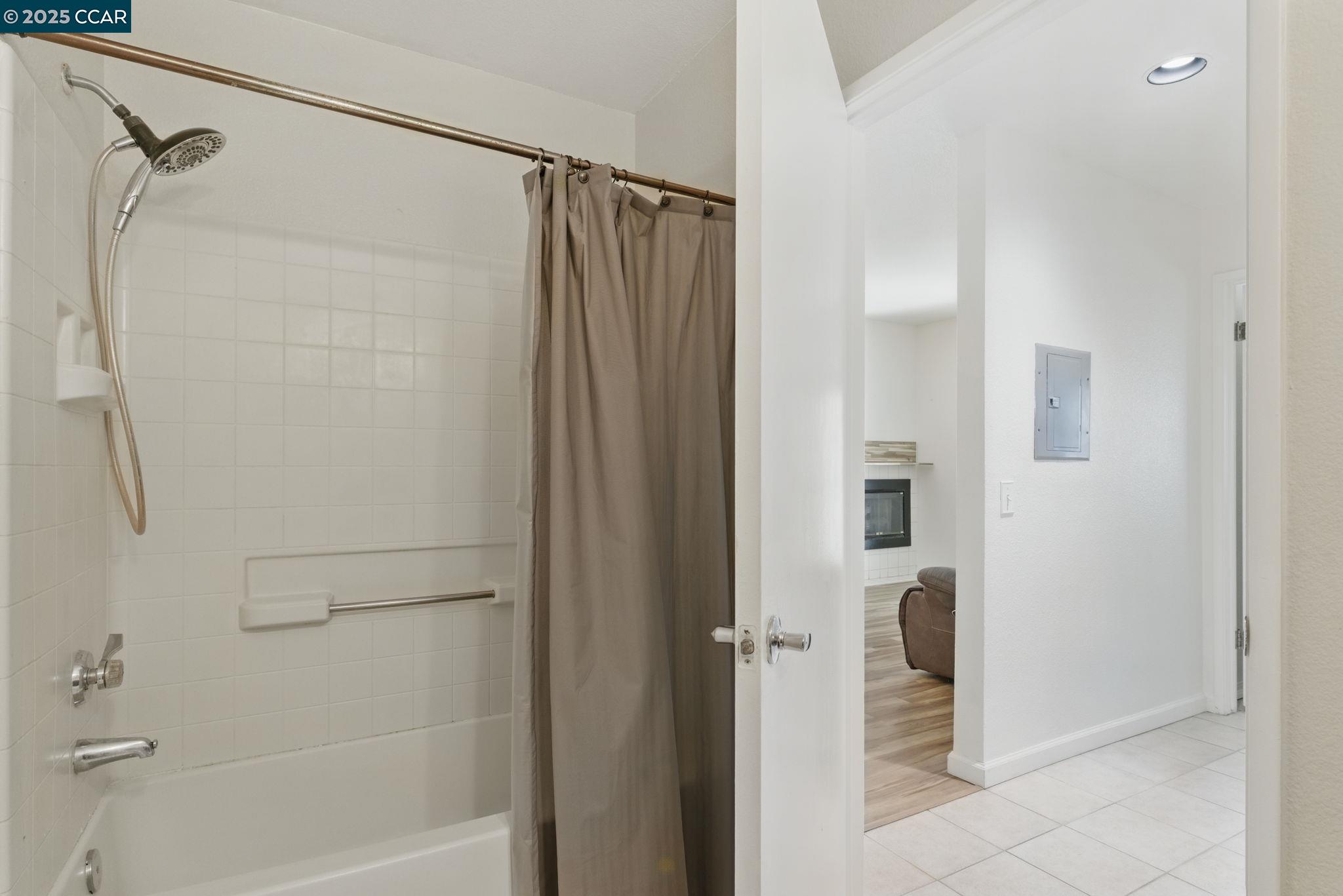 Detail Gallery Image 20 of 25 For 209 Palermo, Hercules,  CA 94547 - 2 Beds | 2 Baths