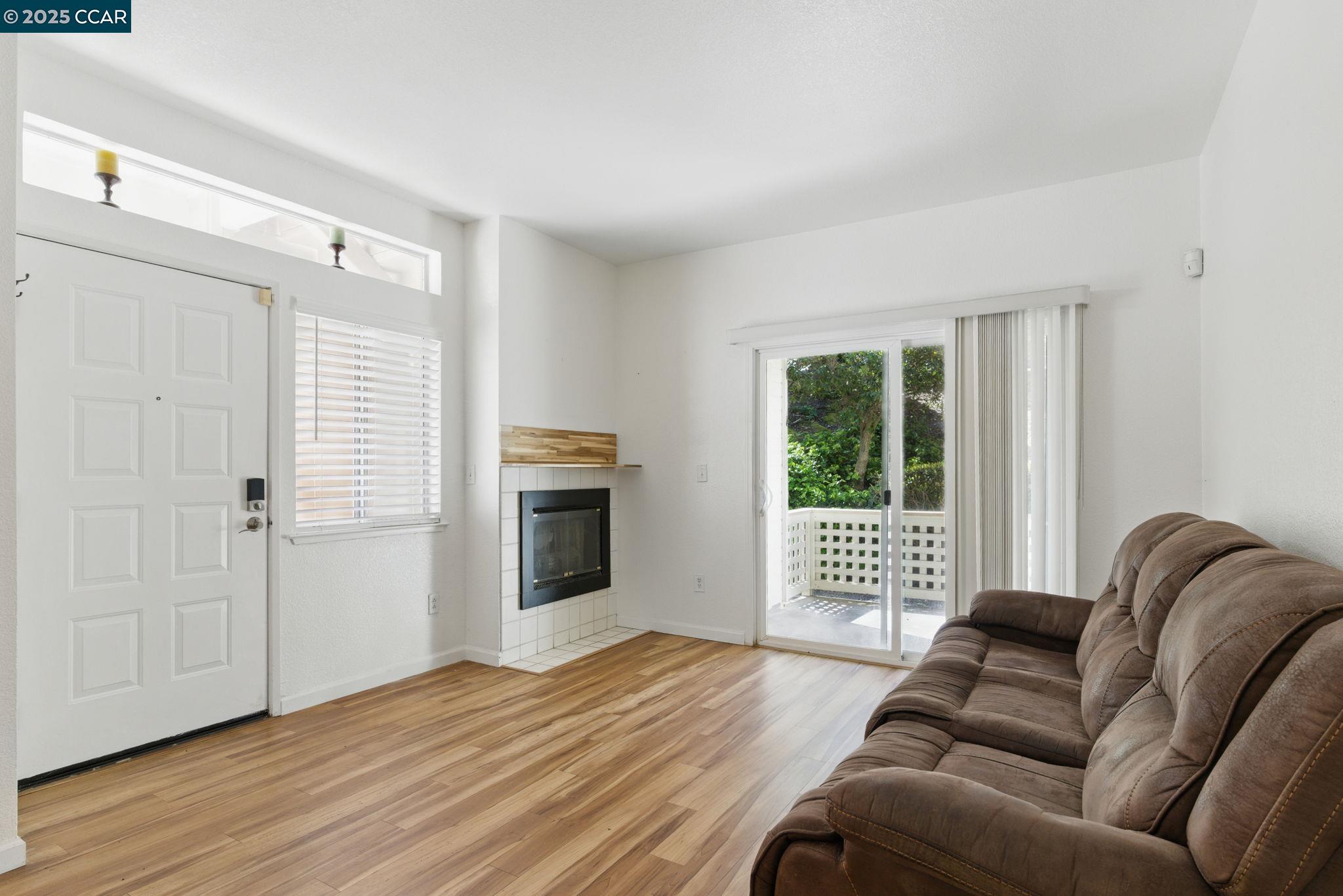 Detail Gallery Image 7 of 25 For 209 Palermo, Hercules,  CA 94547 - 2 Beds | 2 Baths