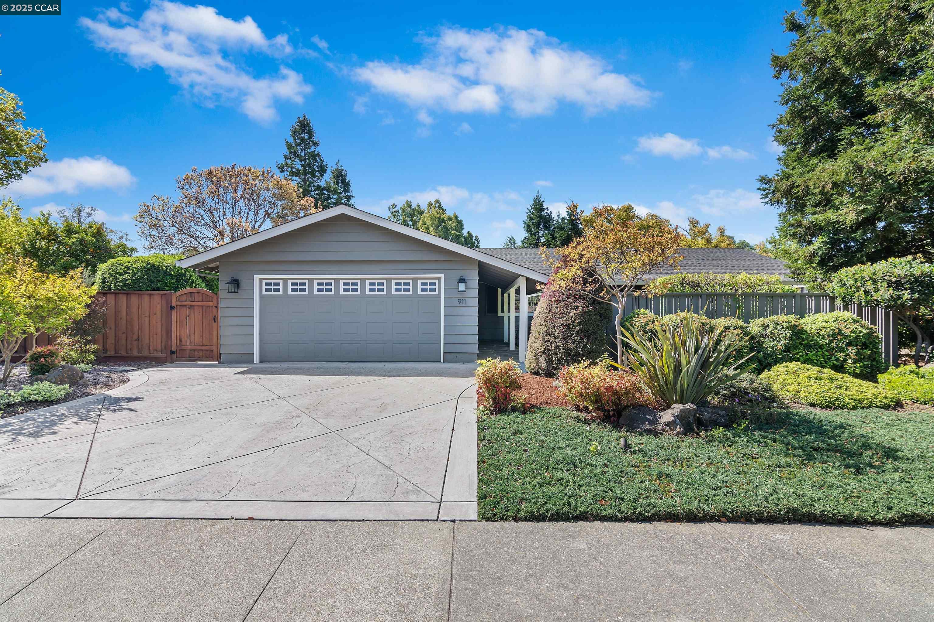 Detail Gallery Image 1 of 1 For 911 Walnut Ave, Walnut Creek,  CA 94598 - 3 Beds | 2 Baths