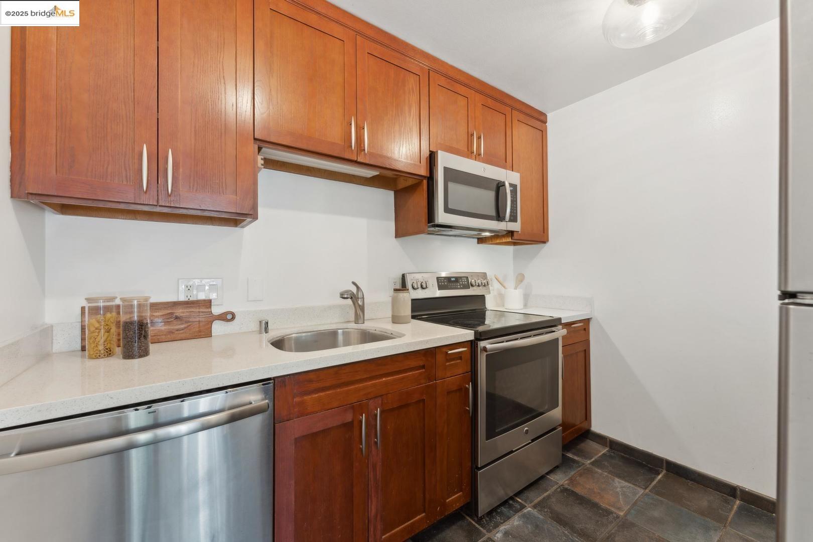 323 Monte Vista AVE # 103, Oakland, California 94611, 1 Bedroom Bedrooms, 3 Rooms Rooms,1 BathroomBathrooms,Residential,For Sale,323 Monte Vista AVE # 103,41092882