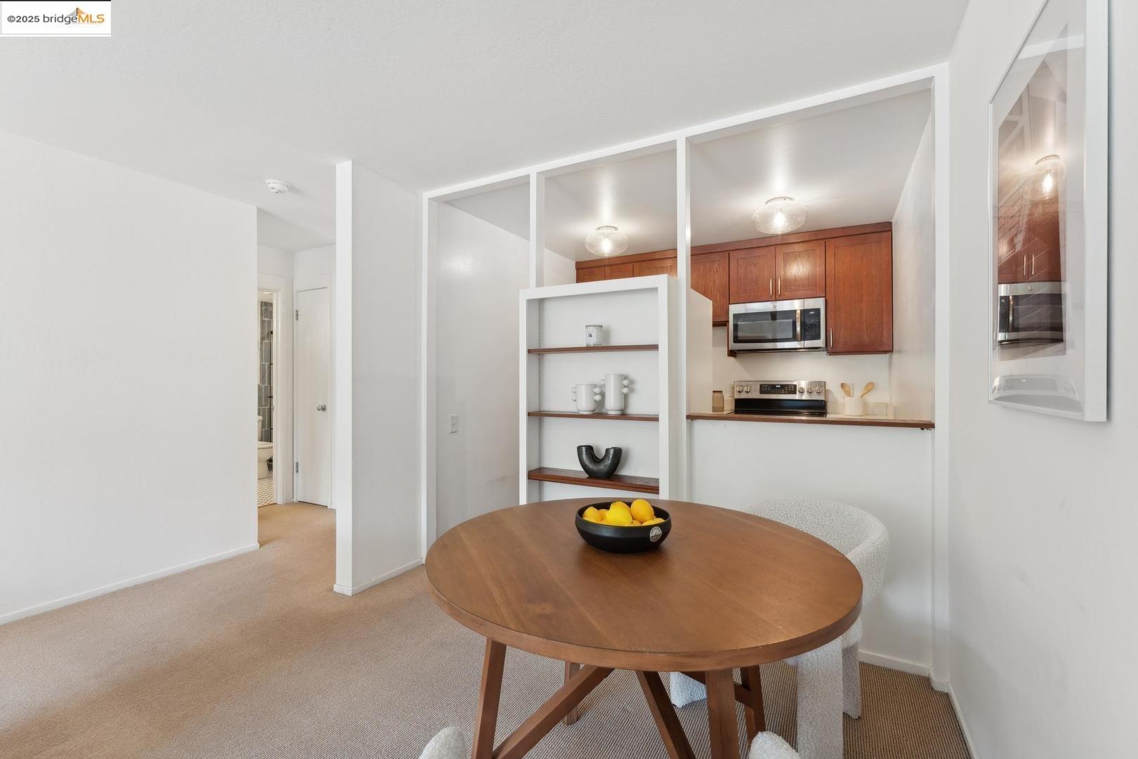 323 Monte Vista AVE # 103, Oakland, California 94611, 1 Bedroom Bedrooms, 3 Rooms Rooms,1 BathroomBathrooms,Residential,For Sale,323 Monte Vista AVE # 103,41092882