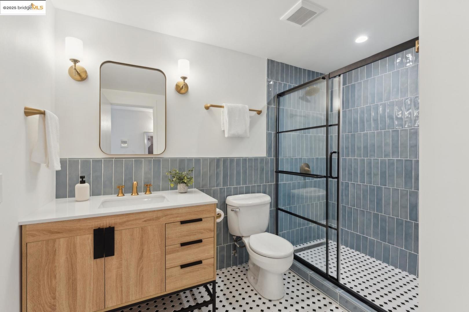 323 Monte Vista AVE # 103, Oakland, California 94611, 1 Bedroom Bedrooms, 3 Rooms Rooms,1 BathroomBathrooms,Residential,For Sale,323 Monte Vista AVE # 103,41092882