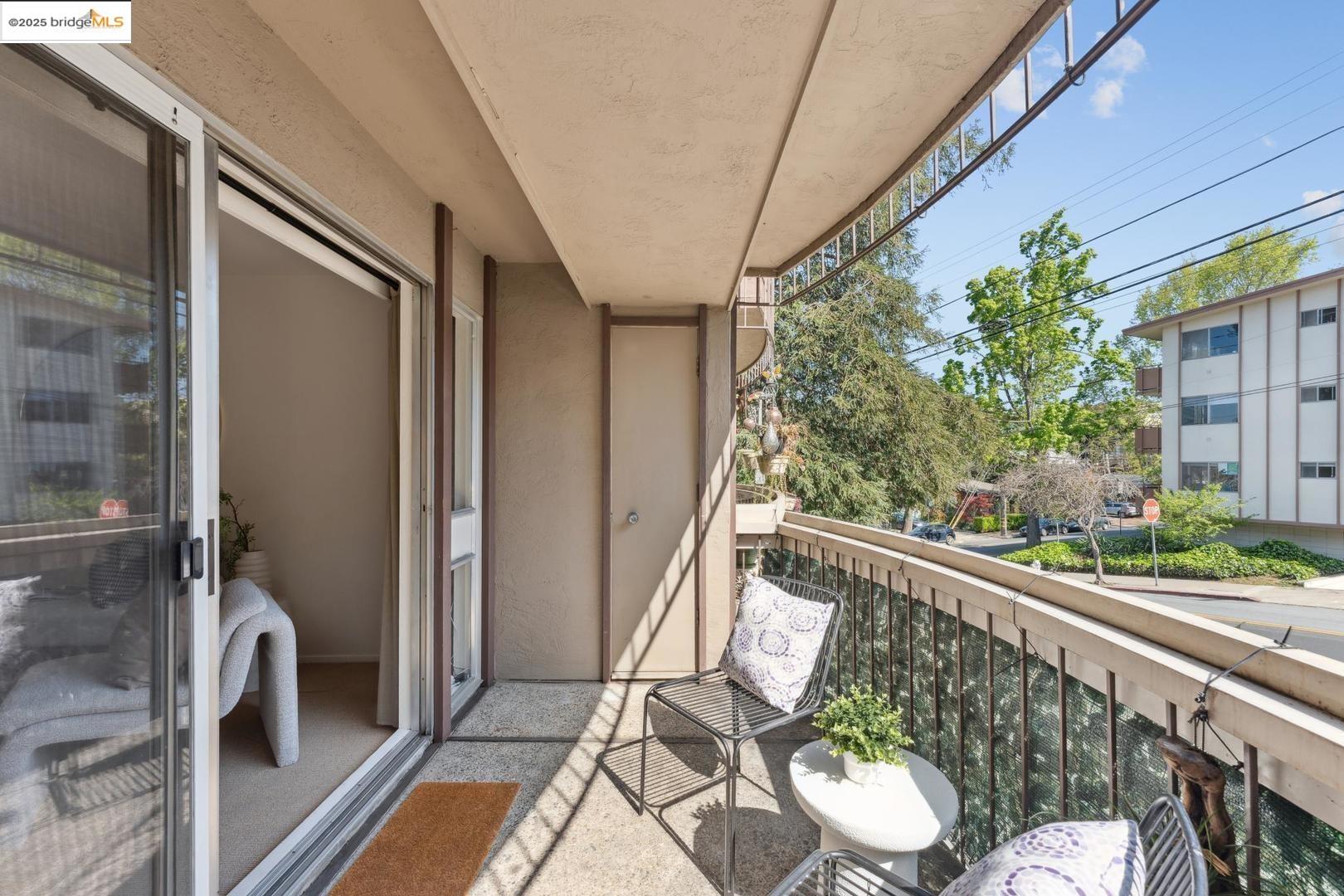323 Monte Vista AVE # 103, Oakland, California 94611, 1 Bedroom Bedrooms, 3 Rooms Rooms,1 BathroomBathrooms,Residential,For Sale,323 Monte Vista AVE # 103,41092882