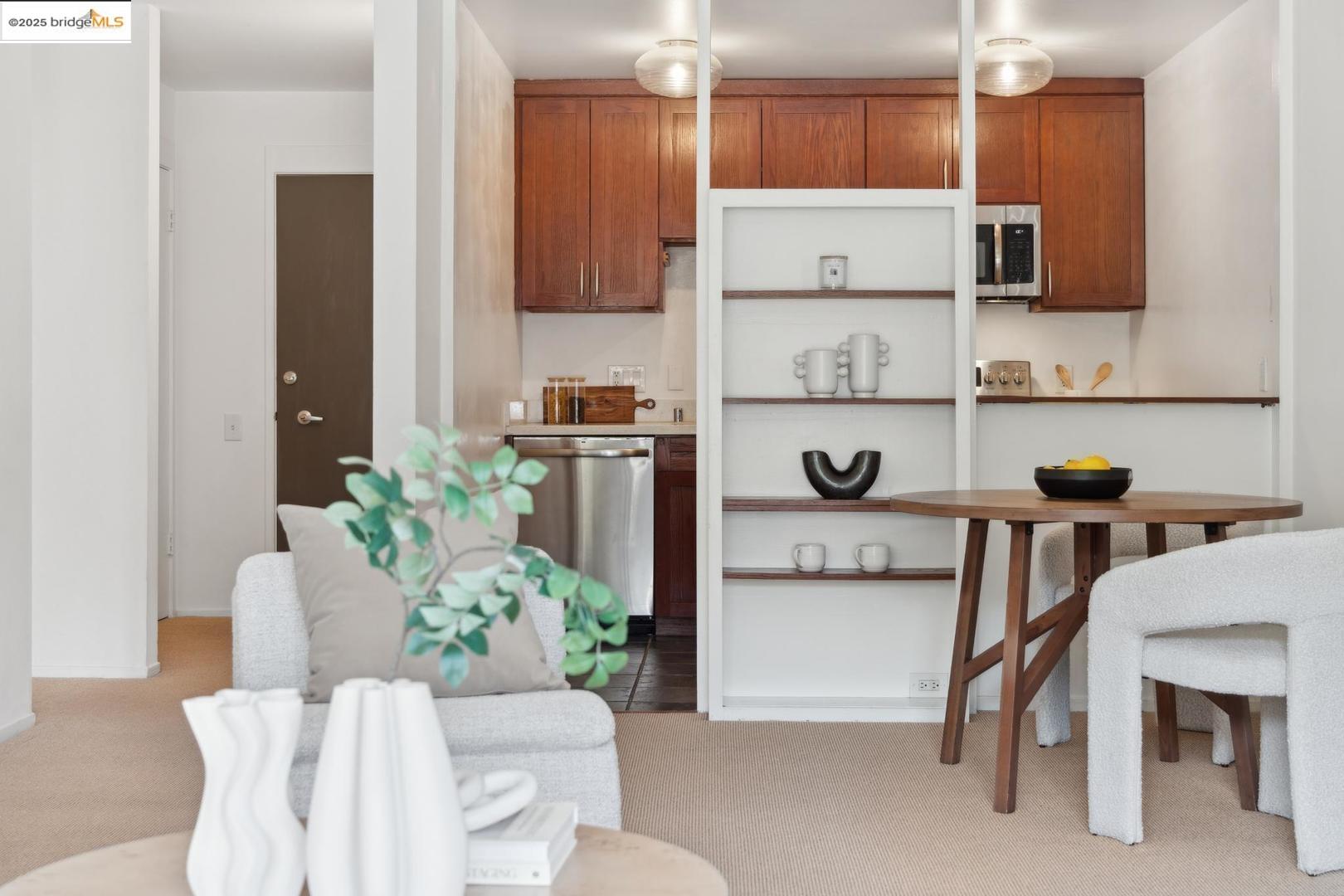 323 Monte Vista AVE # 103, Oakland, California 94611, 1 Bedroom Bedrooms, 3 Rooms Rooms,1 BathroomBathrooms,Residential,For Sale,323 Monte Vista AVE # 103,41092882