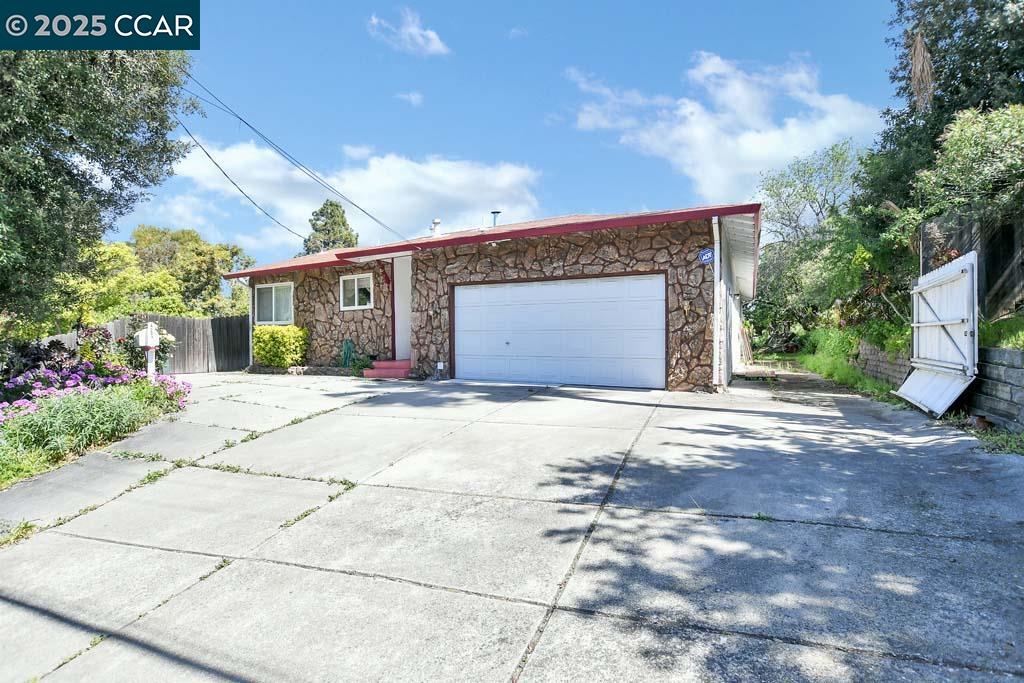 Detail Gallery Image 1 of 1 For 4201 Heights Ave, Pittsburg,  CA 94565-6060 - 3 Beds | 2 Baths