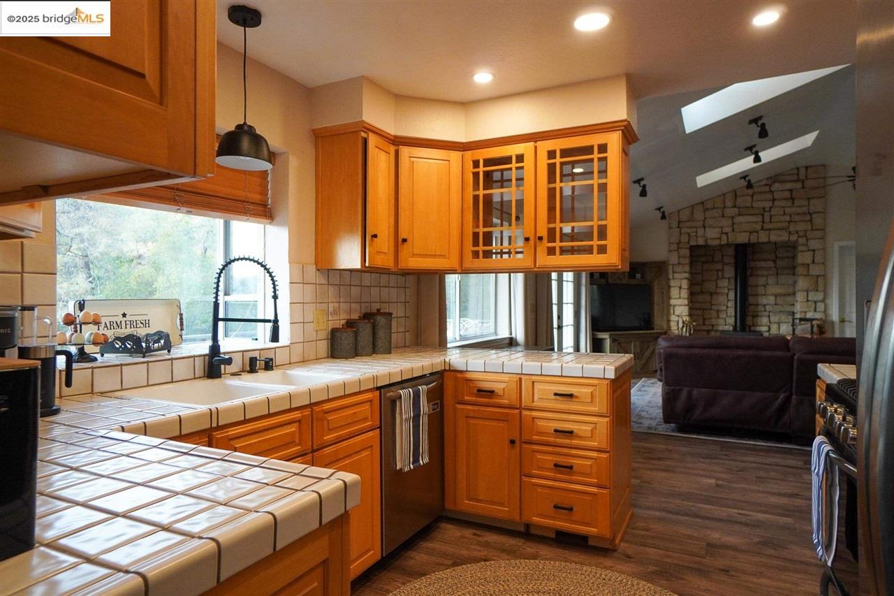 Detail Gallery Image 13 of 59 For 12300 Wahine, Jamestown,  CA 95327-9495 - 3 Beds | 2/1 Baths