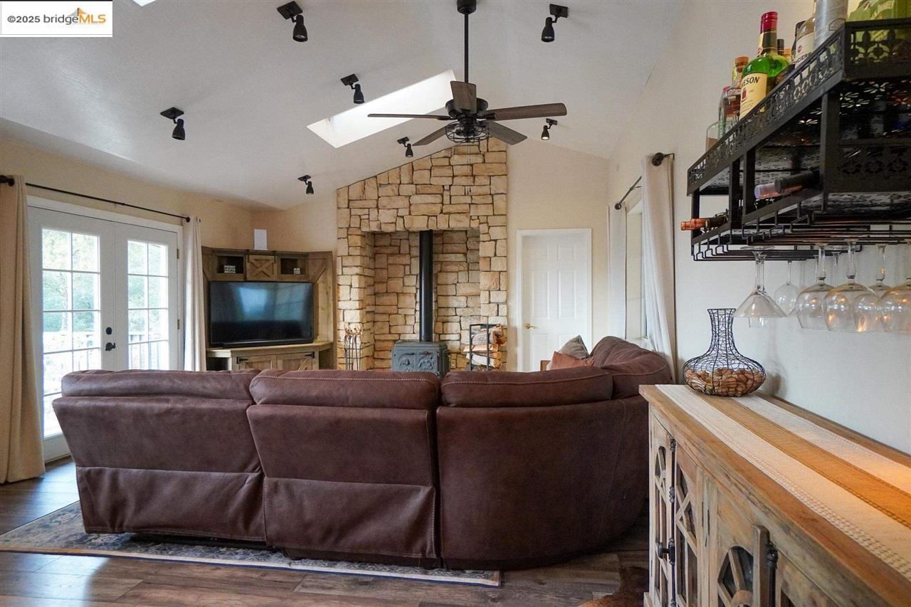 Detail Gallery Image 19 of 59 For 12300 Wahine, Jamestown,  CA 95327-9495 - 3 Beds | 2/1 Baths