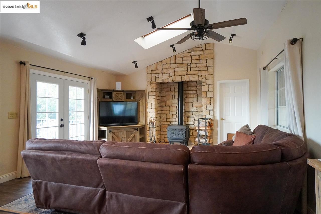 Detail Gallery Image 20 of 59 For 12300 Wahine, Jamestown,  CA 95327-9495 - 3 Beds | 2/1 Baths