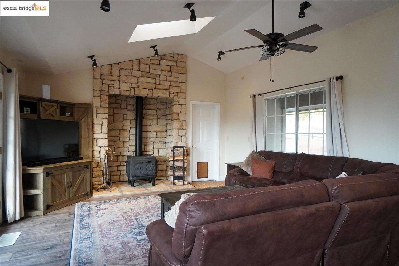 Detail Gallery Image 21 of 59 For 12300 Wahine, Jamestown,  CA 95327-9495 - 3 Beds | 2/1 Baths