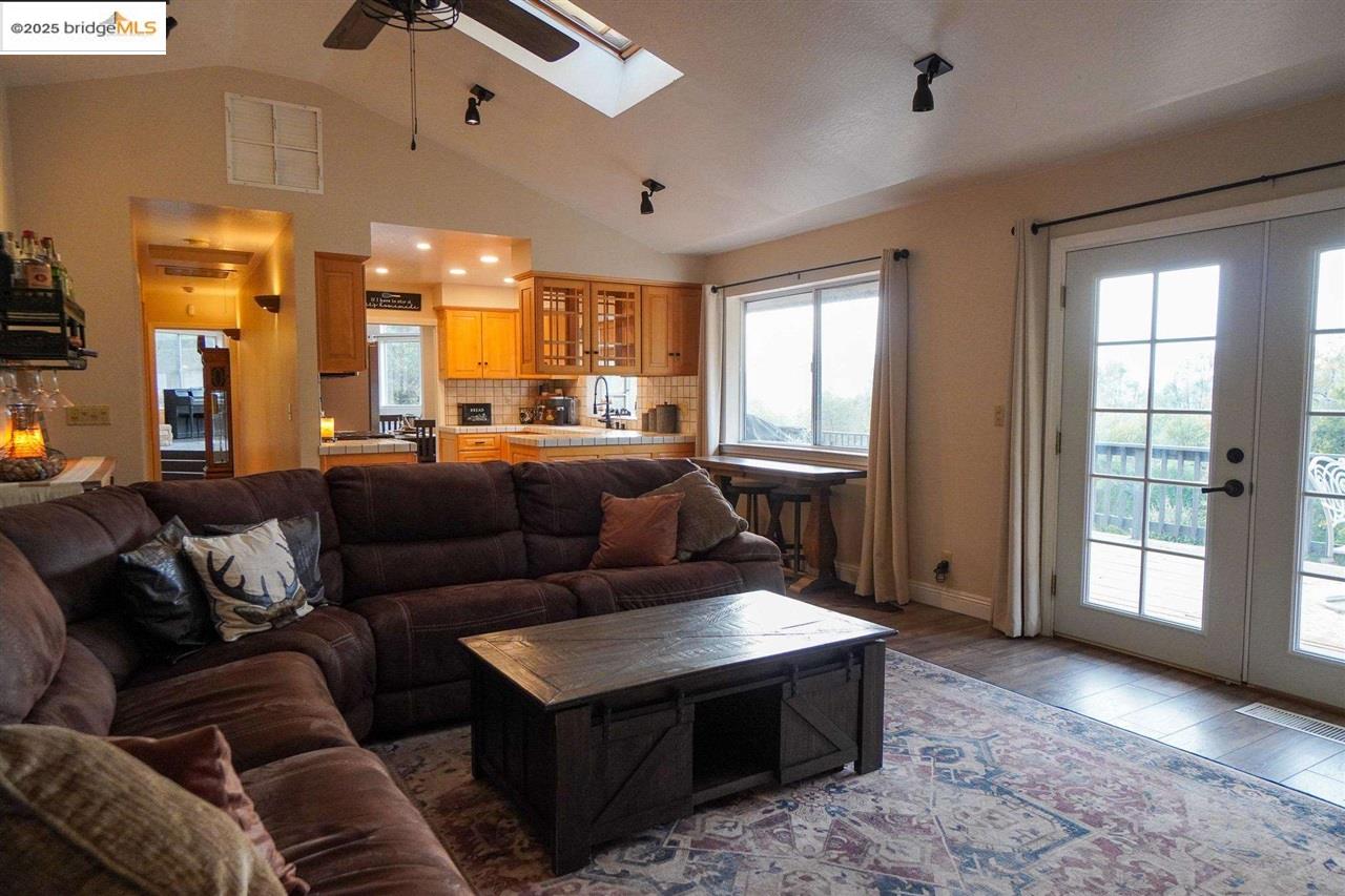 Detail Gallery Image 22 of 59 For 12300 Wahine, Jamestown,  CA 95327-9495 - 3 Beds | 2/1 Baths